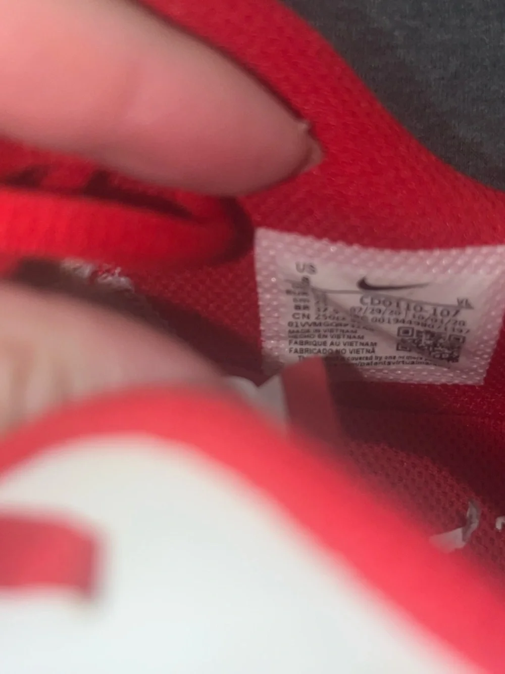 Nike White and Red Training Sneakers - Picture 6 of 10
